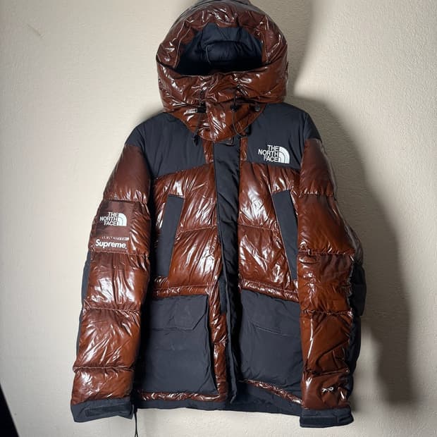 슈프림 x 노스페이스 마운틴 발토로 다운 푸퍼 패딩 자켓 브라운