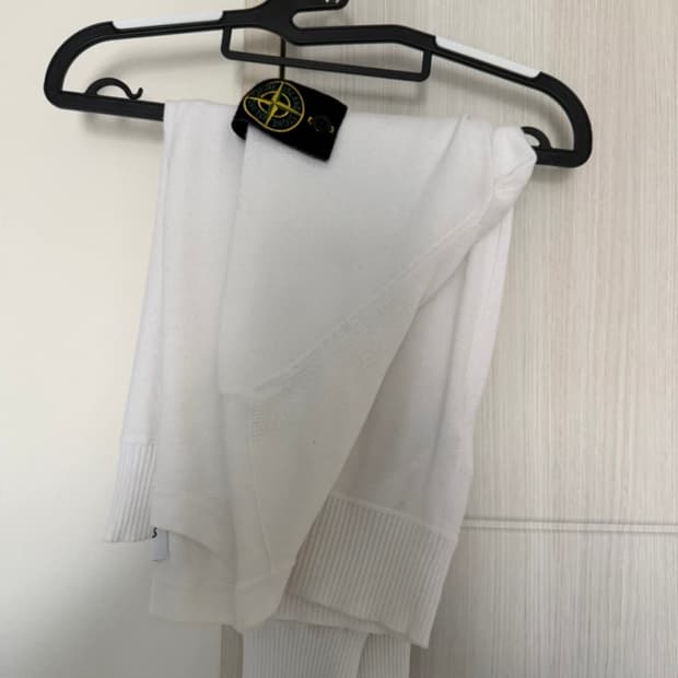 스톤아일랜드 화이트 니트