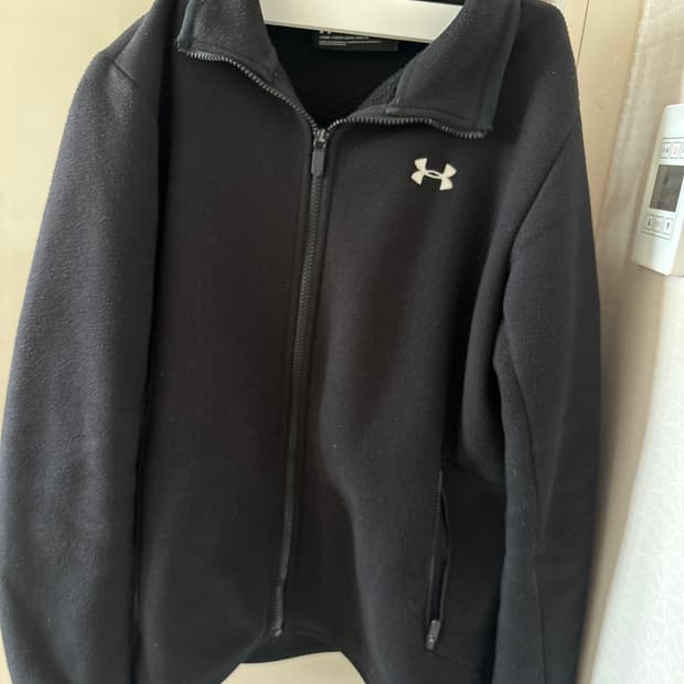 언더아머 후리스