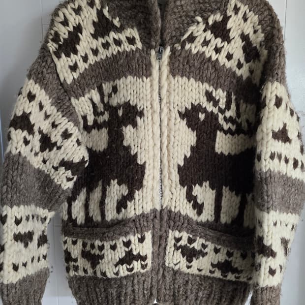 캐나다 울100% 코위찬 가디건 105~110 싸이즈 판매 합니다.