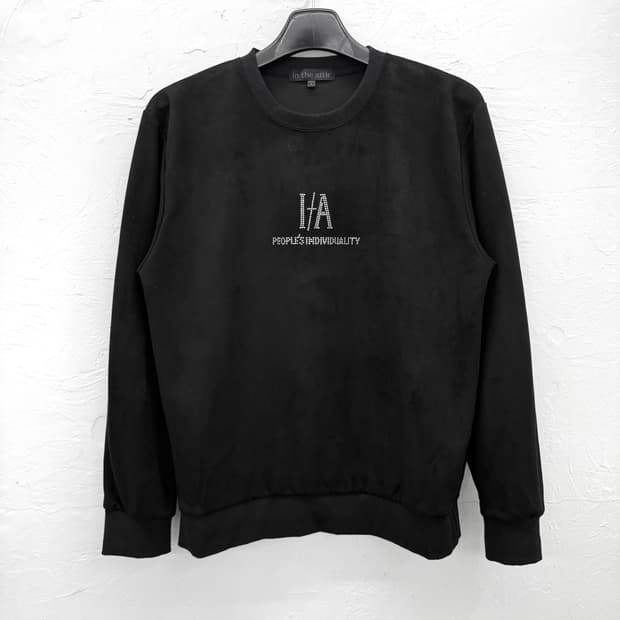 in the attic 큐빅 스웻셔츠