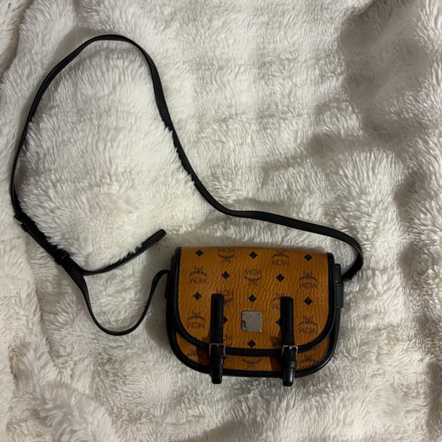 MCM 비세토스 레더 크로스백