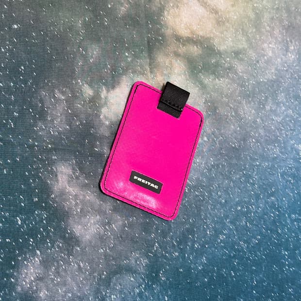 (NEW)🌐프라이탁 새상품 핑크 카드지갑 저스틴 