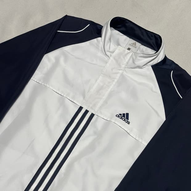105 아디다스 올드스쿨 화이트 네이비 배색 바람막이