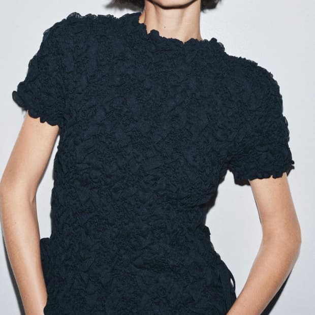 [ 새상품 ] ZARA 3D 퍼커링 리본 탑