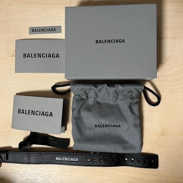 발렌시아가 레더 팔찌 