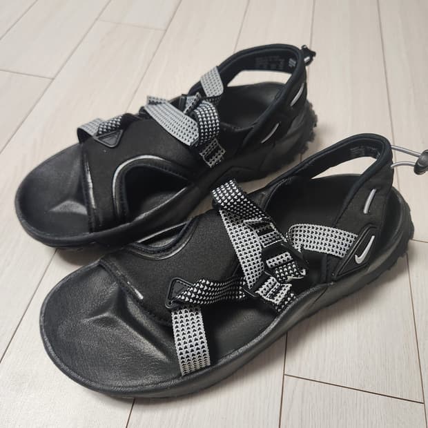 새상품급)나이키 오네온타 트레킹 샌들 사이즈260

여러 중고사이트에도 