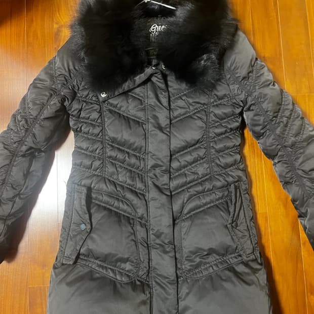 게스 검정 패딩