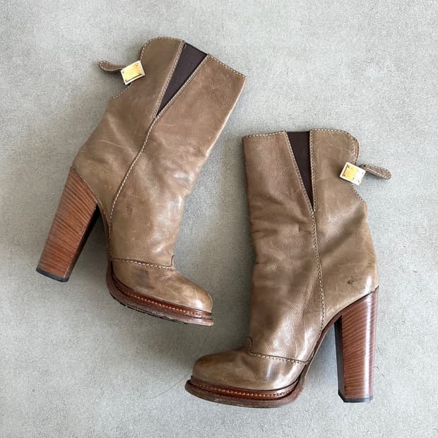 돌체앤가바나 2000s 메탈 스트랩 레더 힐 부츠