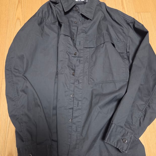 유니클로u 유틸리티 셔츠 L사이즈