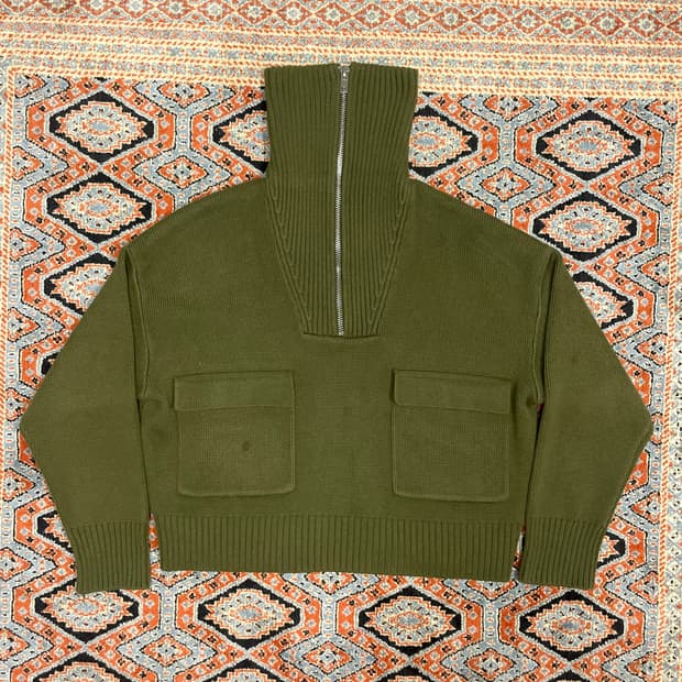 자라 카키 하이넥 반집업 포켓디테일 크롭 니트 여성M