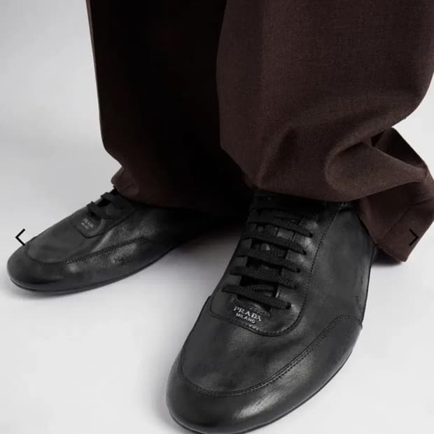 프라다 컬랩스 레더 블랙 UK7