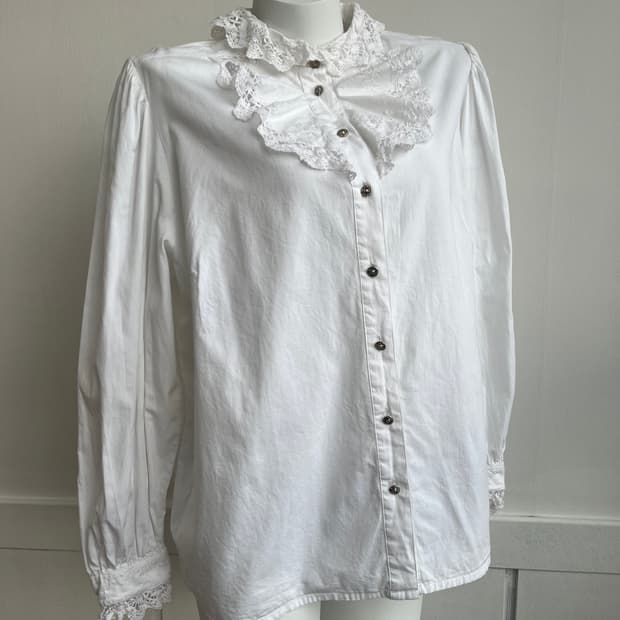 레이스카라 아방 블라우스