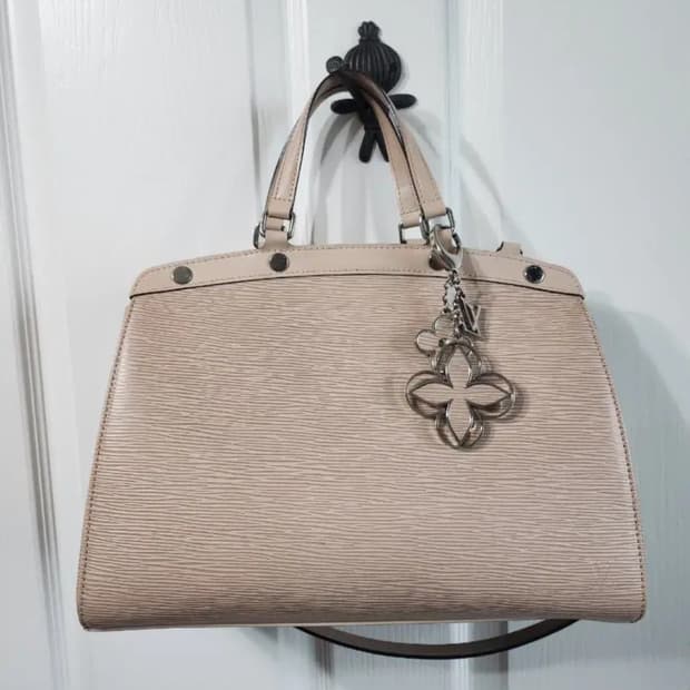 루이비통 에삐 브레아 MM 듄 색상 참 포함