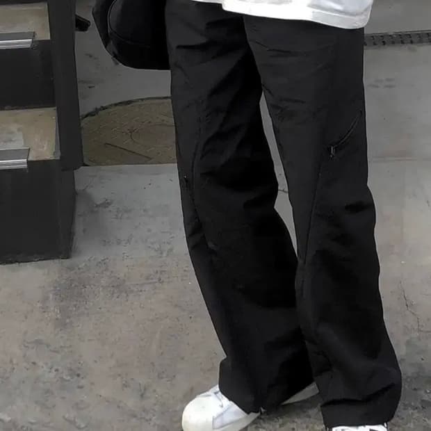 더뮤지엄비지터 하트 나일론 팬츠