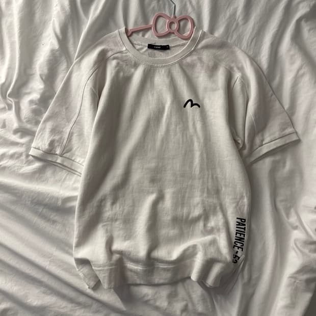 에비수 반팔 티셔츠