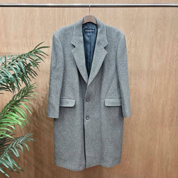  입생로랑 헤링본 테일러드 롱 코트 노치드 라펠 쓰리 버튼 디테일 그레이