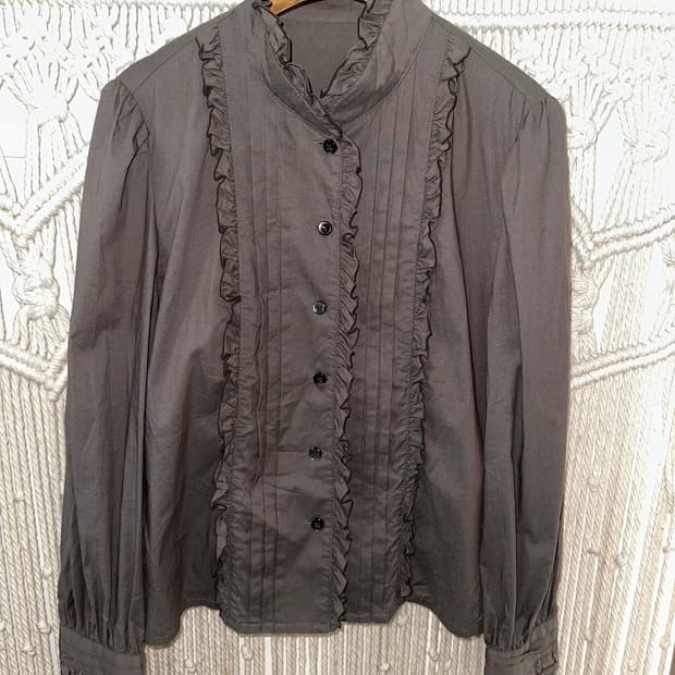 로맨틱 프릴 하이넥 셔츠