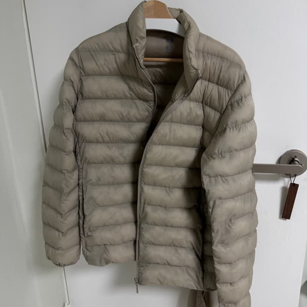 유니클로 퍼프테크자켓 베이지