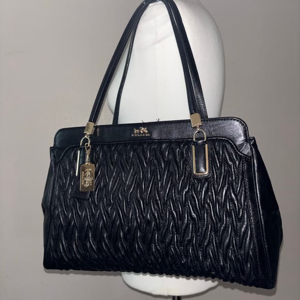 Coach Signature shoulder bag