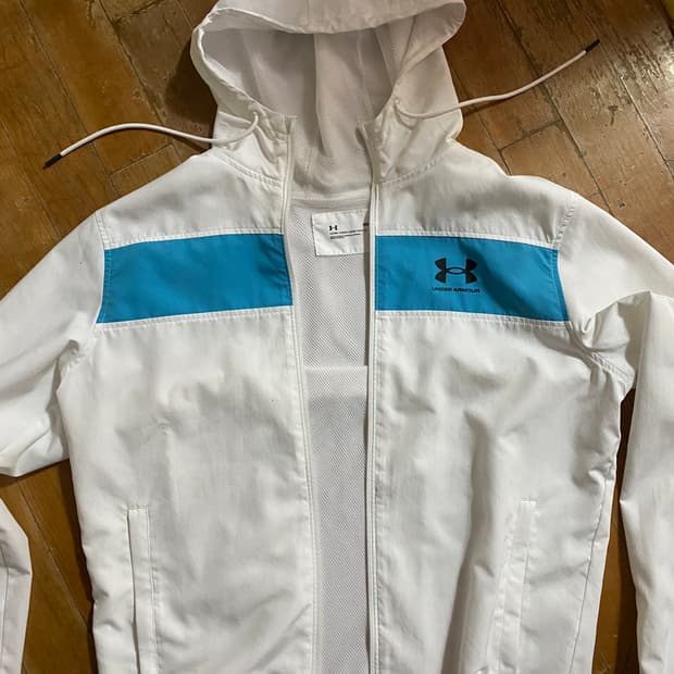 언더아머 화이트 바람막이 M (100)