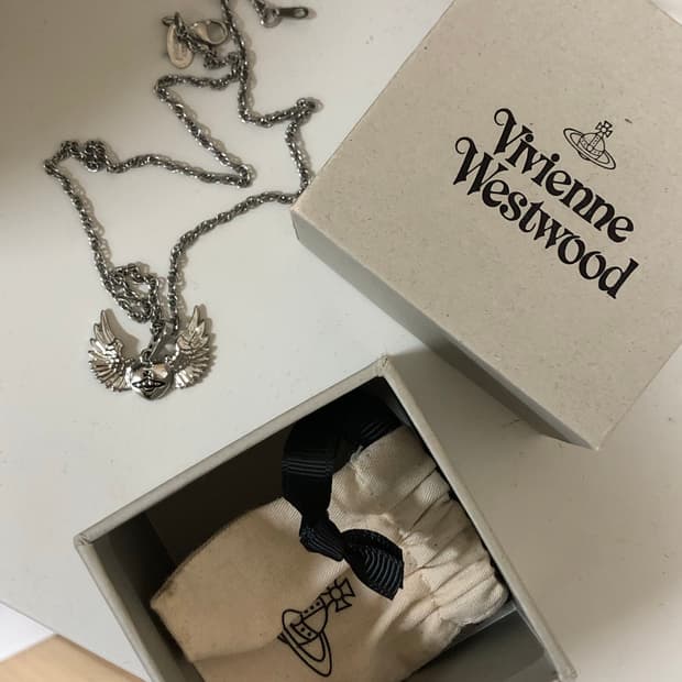 비비안웨스트우드 하트 날개 빈티지 목걸이