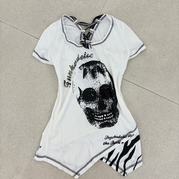 스컬 언발 아일렛 반팔