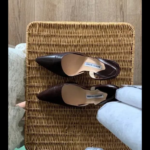 마놀로블라닉 슬링백 