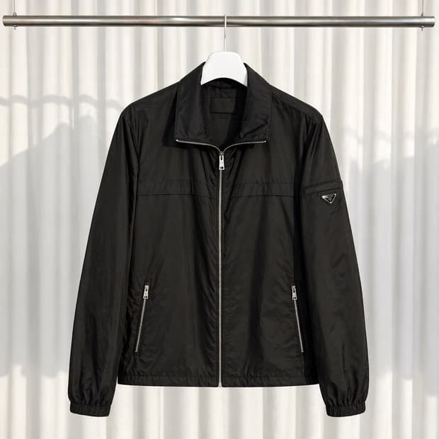 (58) 프라다 리나일론 삼각로고 바람막이