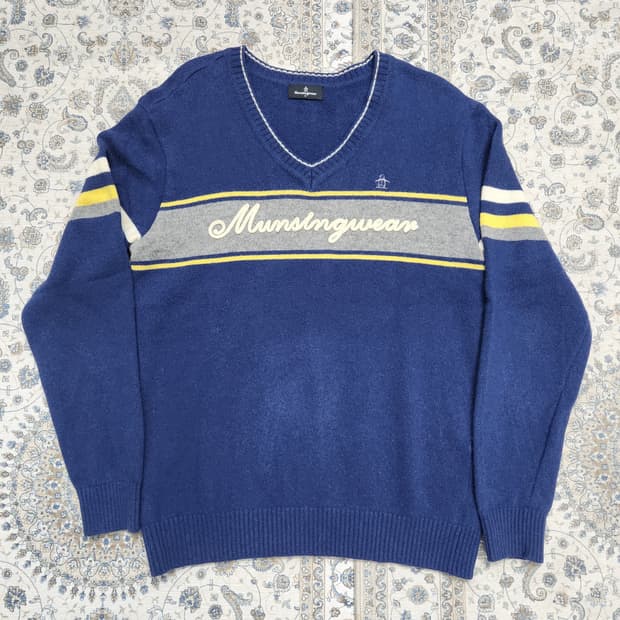 먼싱웨어 V넥 스트라이프 니트 L