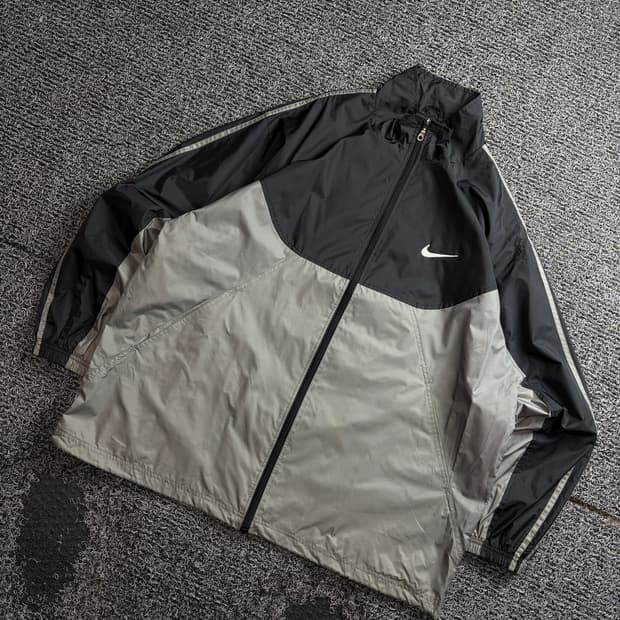 나이키 스우시 올드스쿨 사이드라인 바람막이 3553