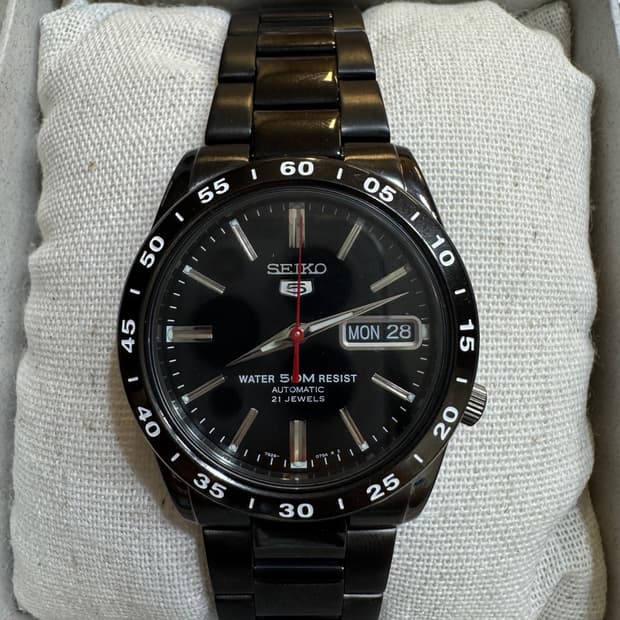 [풀박스] Seiko 5 스포츠 블랙썬더 SZEN008