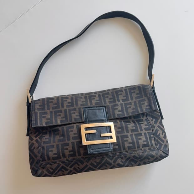 펜디 주카 바게트백 라지