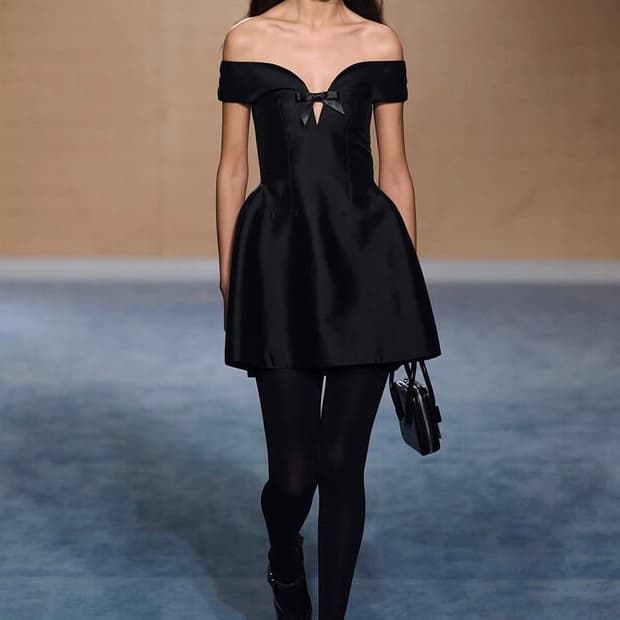 Shushutong 슈슈통 블랙 커브드 원 숄더 미니 드레스 6uk