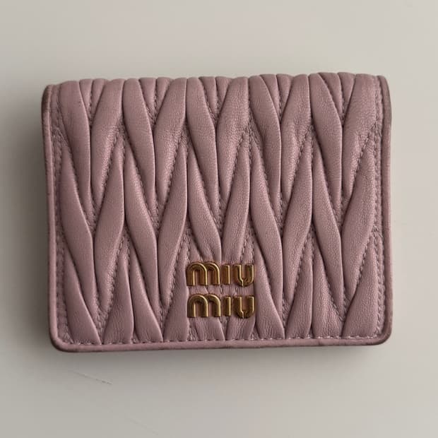 미우미우 마테라쎄 반지갑