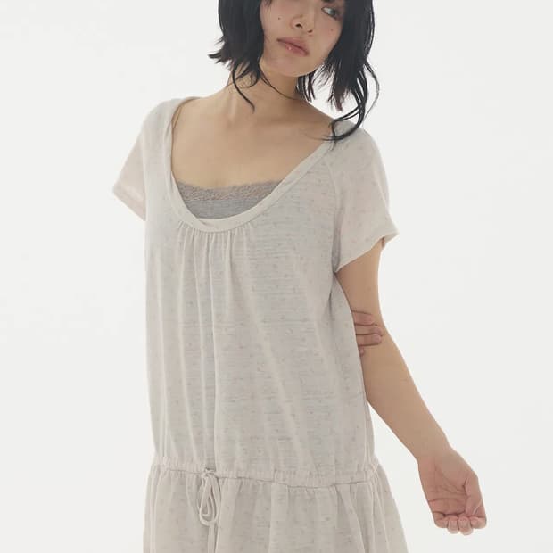 익스파이어드걸 스틸 플라워 탑 애쉬 아이보리