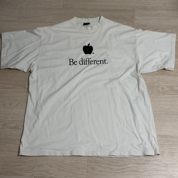 발렌시아가 애플 비 디프런트 반팔 티셔츠 화이트