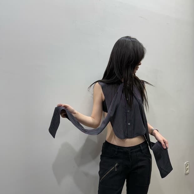 언더커버 수 언더커버 넥 스트랩 디테일 백 오픈 탑