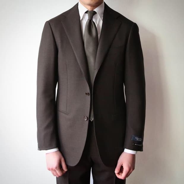 안드레아서울 링자켓 캄트위스트 수트, 브라운