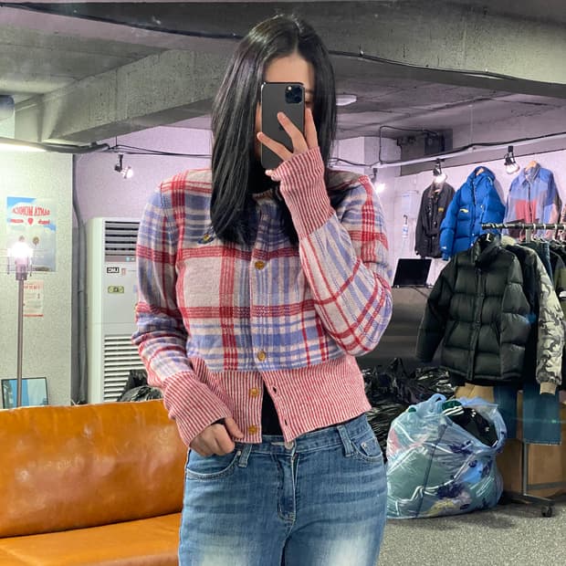 비비안웨스트우드 타탄체크 라나 울 크롭 가디건 B3514