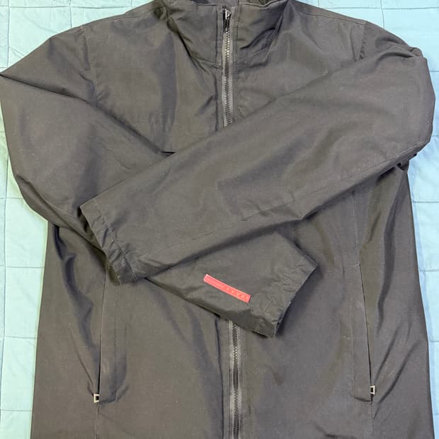 prada sprots 고어텍스 자켓