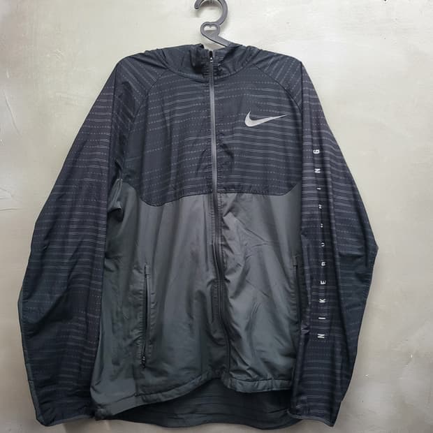 나이키 런닝 바람막이 블랙 가슴60 기장66