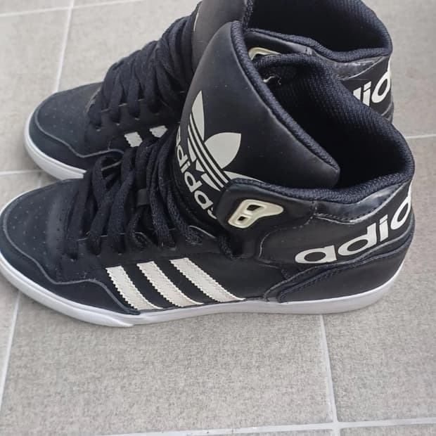 아디다스 하이탑 제레미스캇st 245