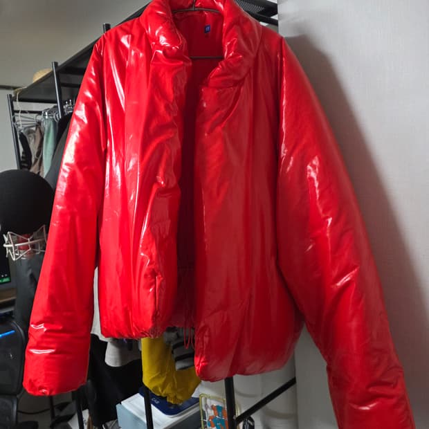 Yeezy gap 레드 유광 패딩