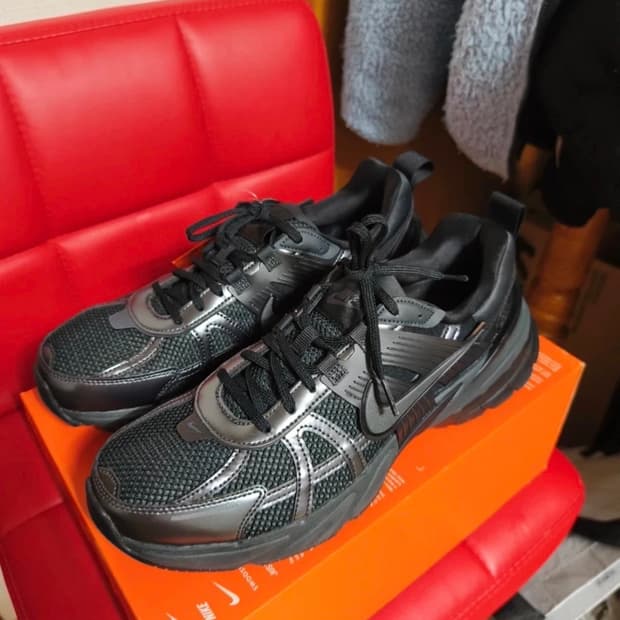 (새상품급) 나이키 V2K 런 블랙 앤트러사이트