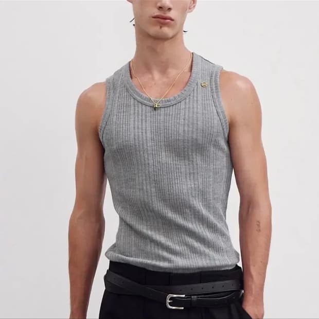 렉토 울 블레드 슬리브리스 M 사이즈 팝니다.