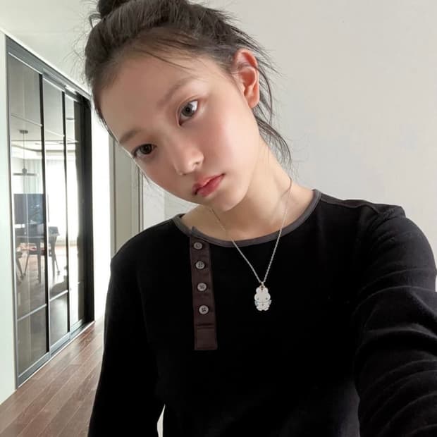 해린 착용 스마트어반유즈풀 현) 코이세이오 롱슬리브 블랙