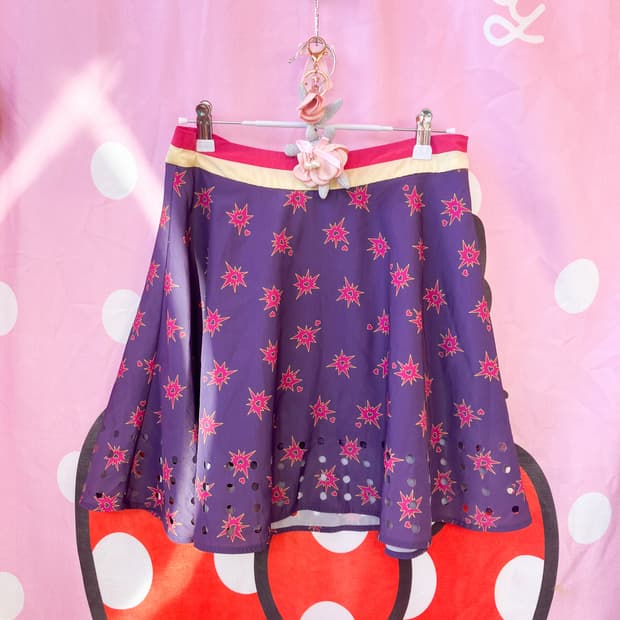 하트 펀칭 플레어 스커트