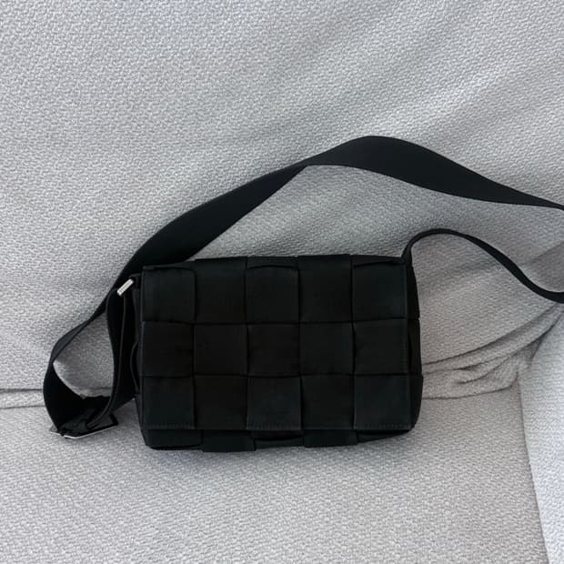 보테가베네타 스몰 웨빙 카세트백 블랙