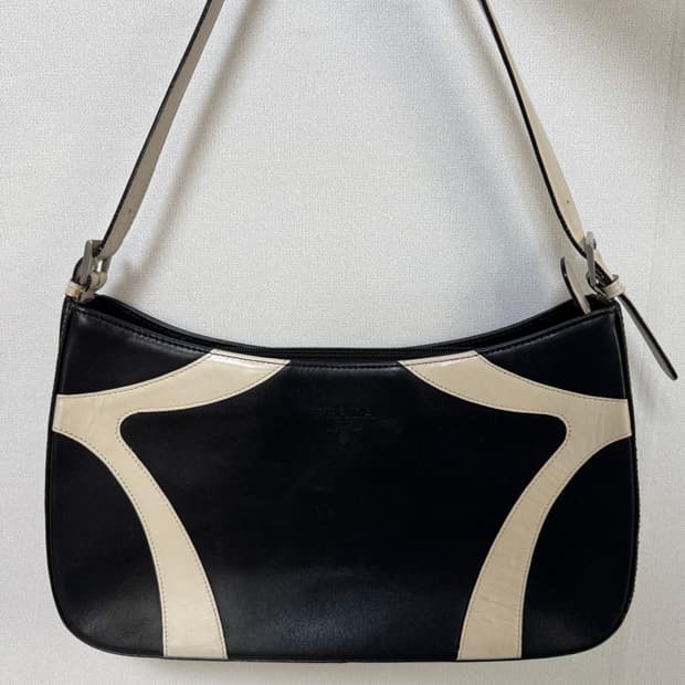 프라다 숄더백 빈티지 90s 00s 블랙 크림 아카이브 가죽 레더 호보백